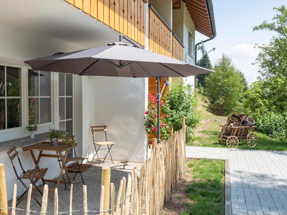 Patio, Facade/entrance, Garden, Balcony/Terrace, Garden view