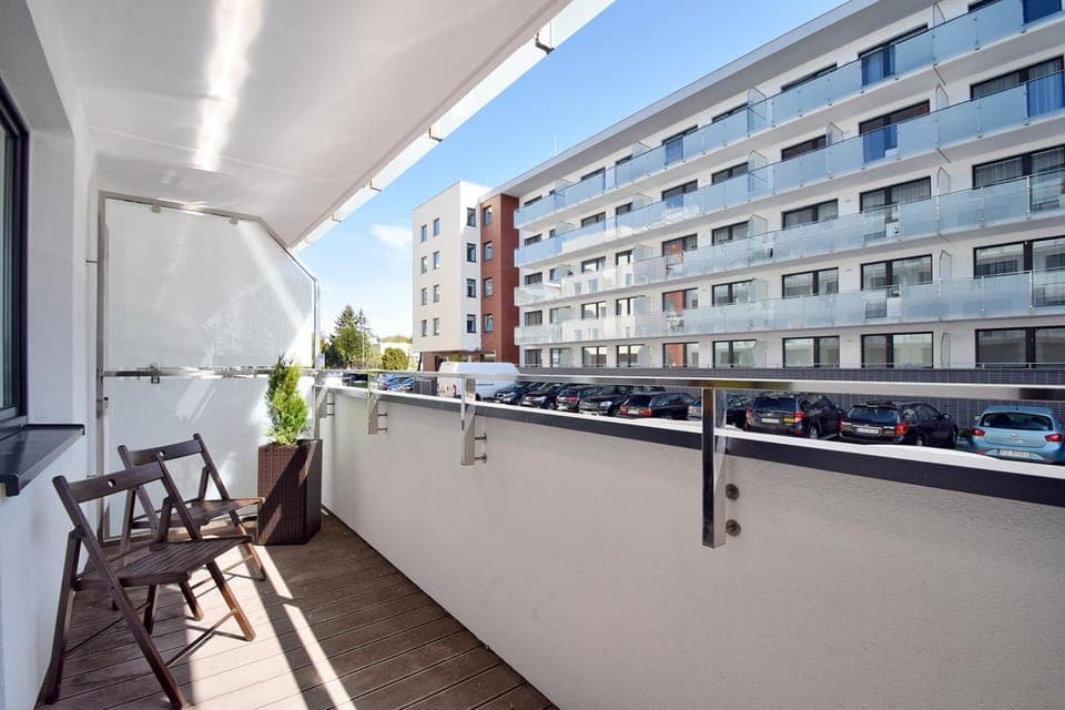 Balcony/Terrace, Street view