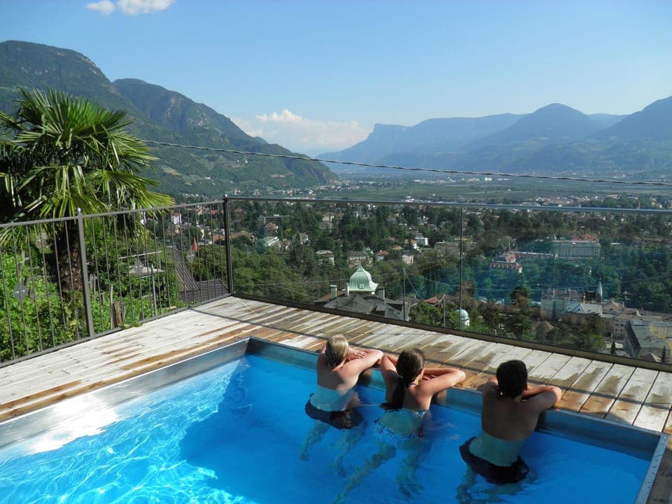 Natural landscape, Mountain view, Pool view, Swimming pool, group of guests