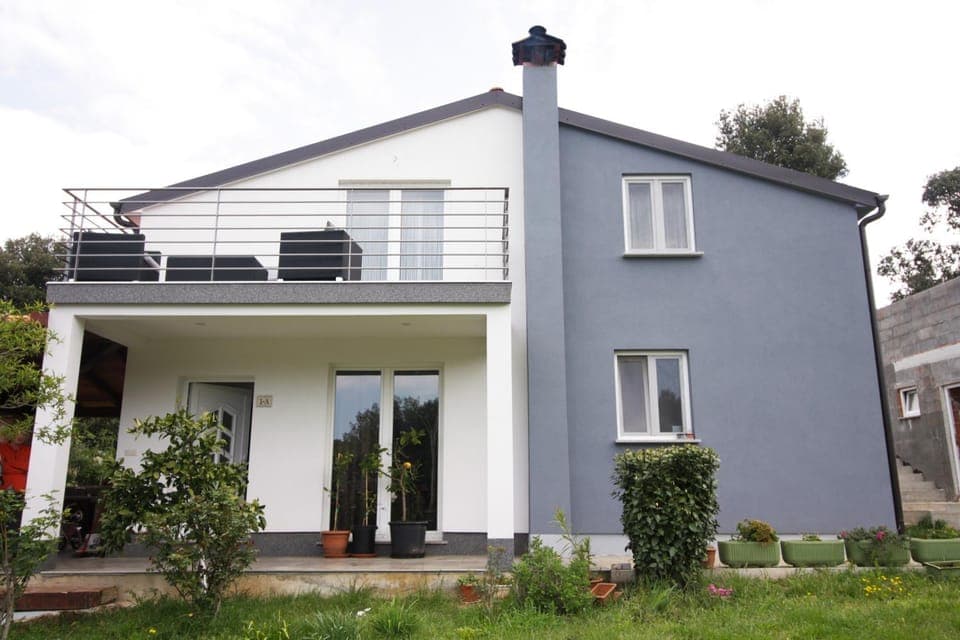 Property building, Facade/entrance, Garden