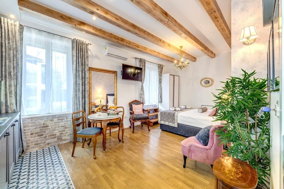 Bed, TV and multimedia, Photo of the whole room, Dining area