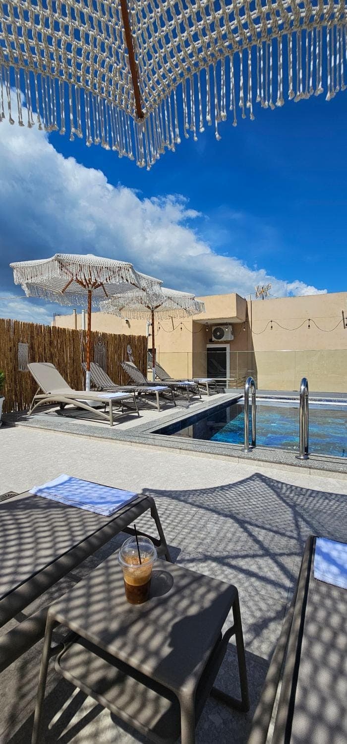 Swimming pool, sunbed