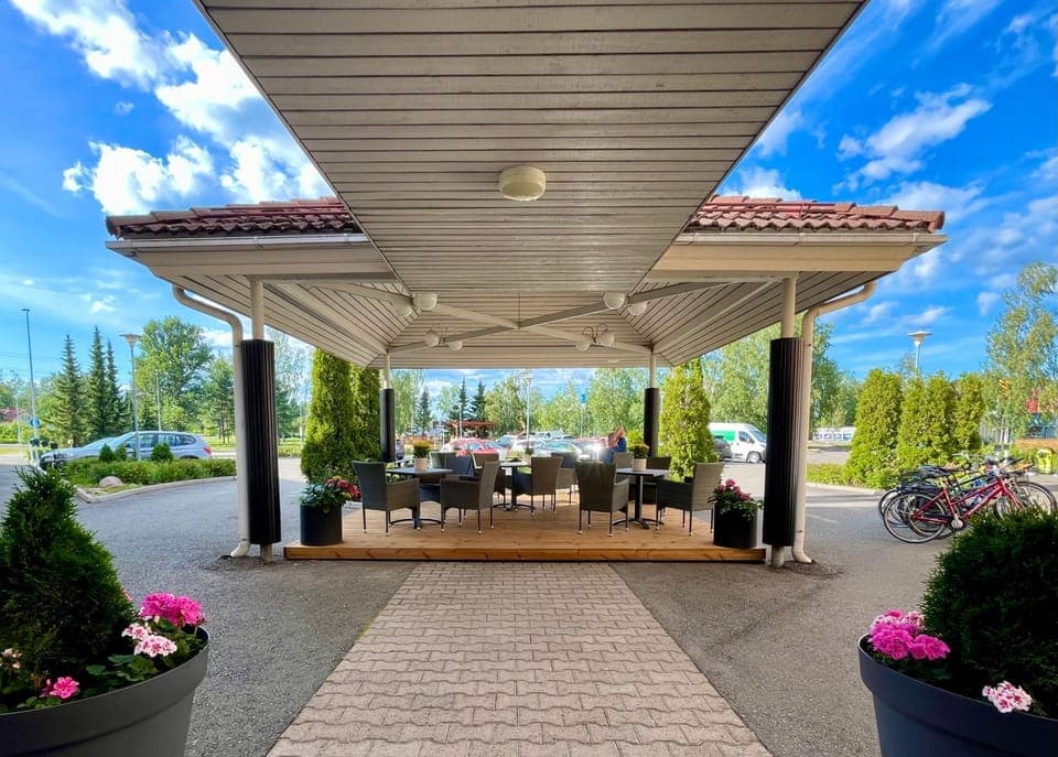 Property building, Day, Balcony/Terrace, Balcony/Terrace