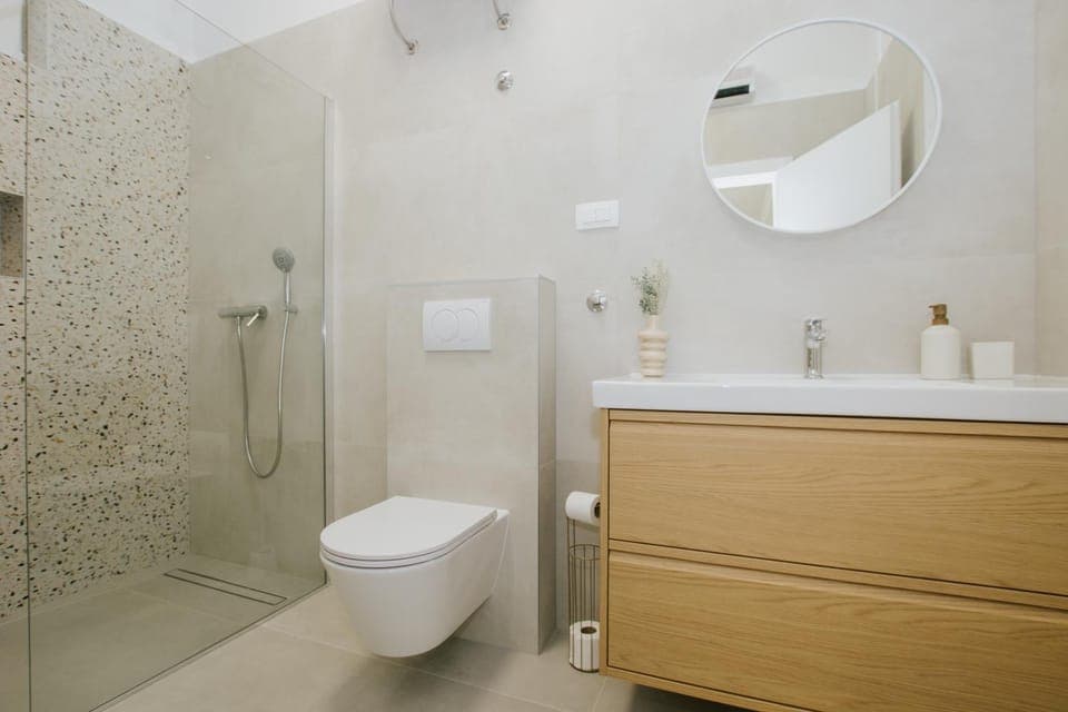 Shower, Toilet, Bathroom