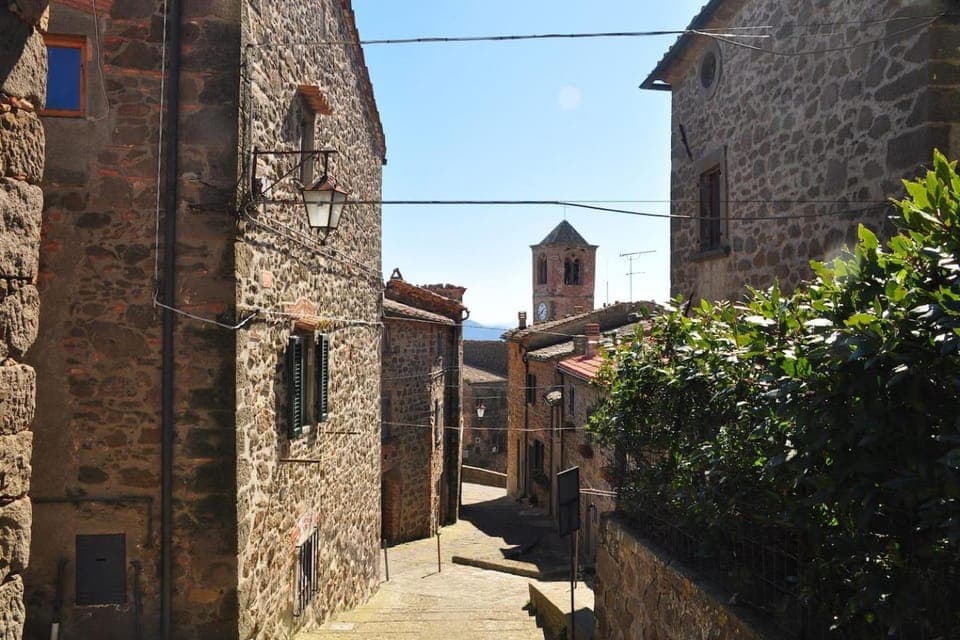 Nearby landmark, Street view