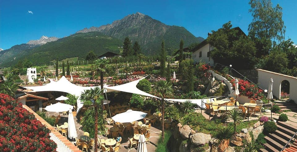 Restaurant/places to eat, Restaurant/places to eat, Balcony/Terrace