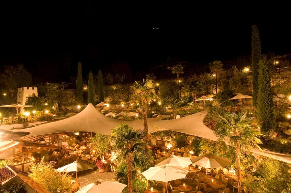 Restaurant/places to eat, Banquet/Function facilities