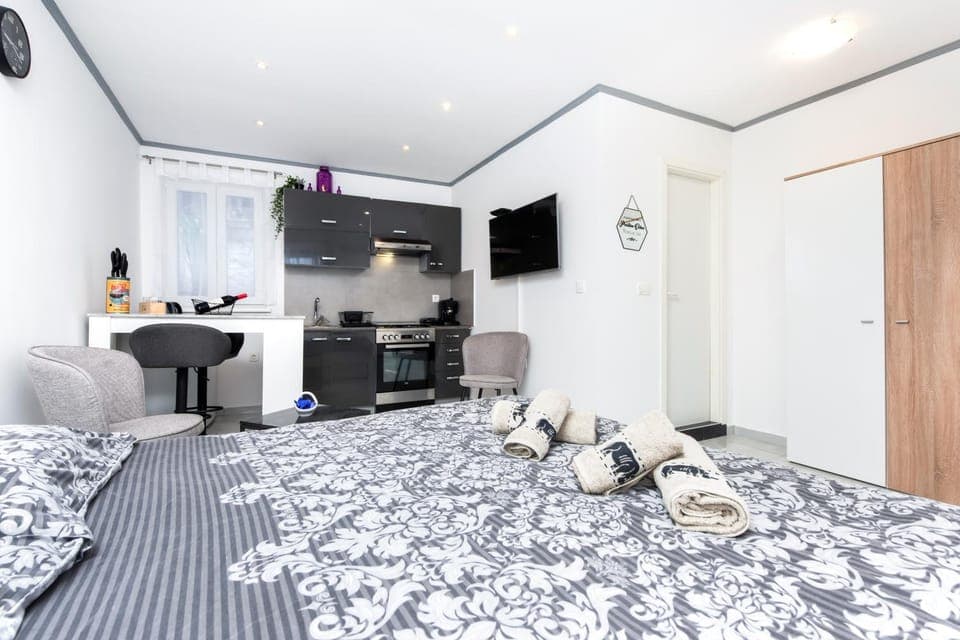 Bed, Kitchen or kitchenette, Living room, Dining area, wardrobe