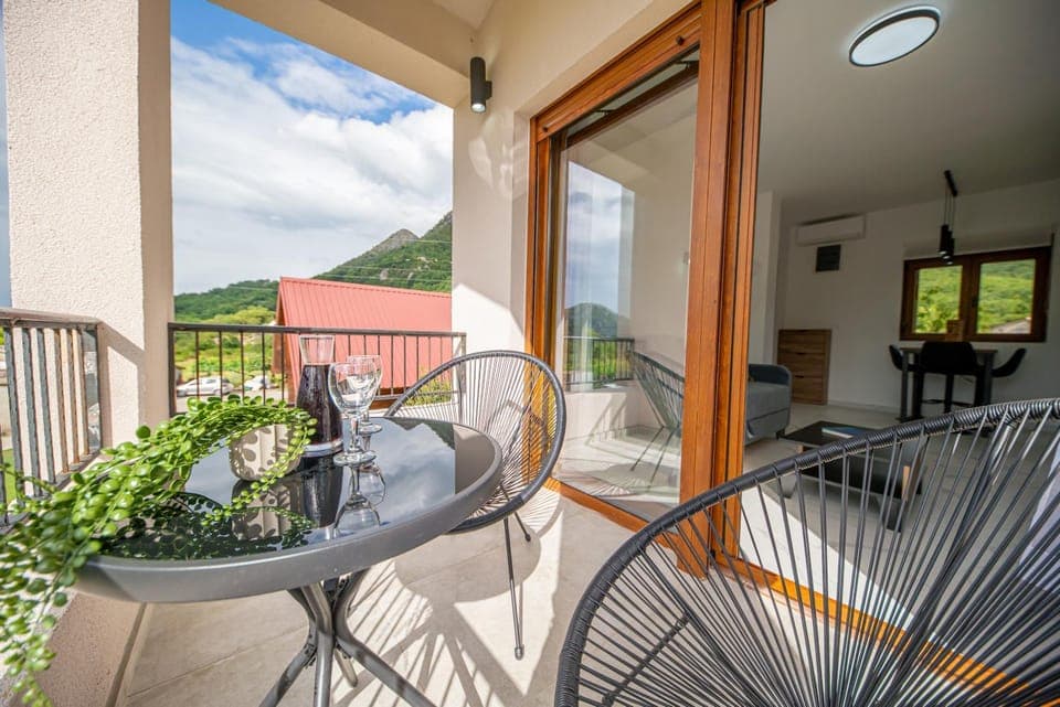 Patio, Day, Balcony/Terrace, Living room