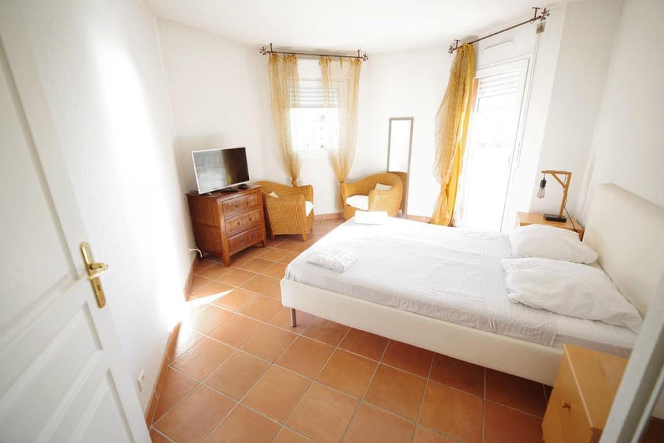 TV and multimedia, Bedroom, Sea view, Sea view, wardrobe