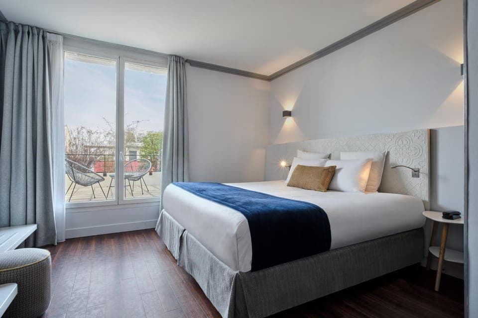 Bed, Photo of the whole room, Bedroom