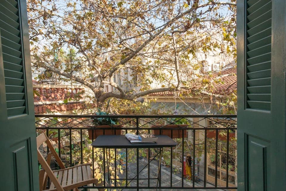 Balcony/Terrace, Street view