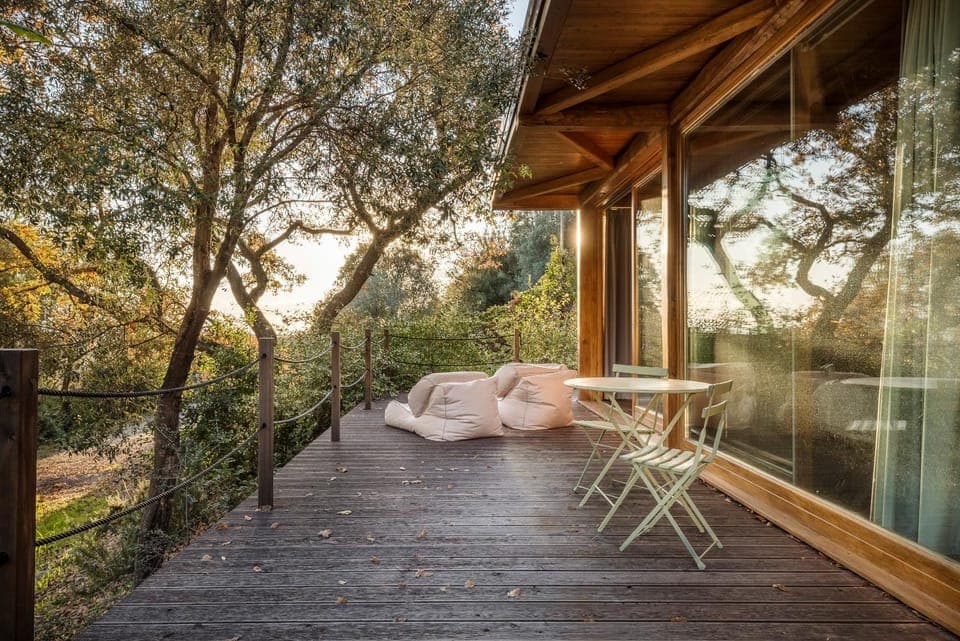 Property building, Patio, Spring, Day, Natural landscape, Bedroom, Garden view