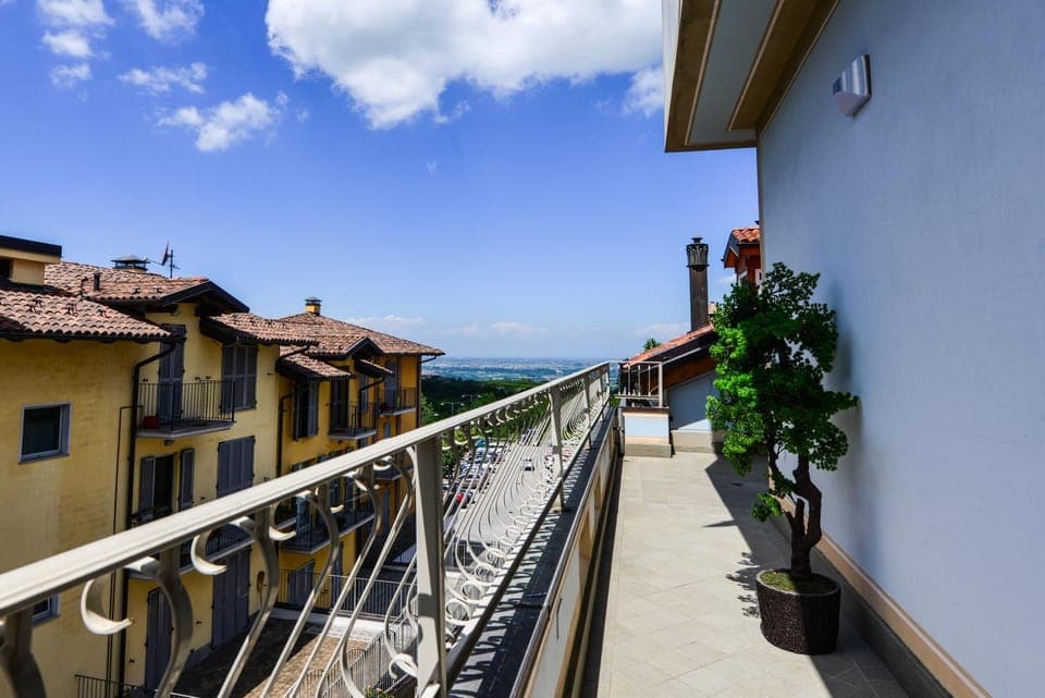 Communal lounge/ TV room, Balcony/Terrace, Internal: Not applicable to any particular room