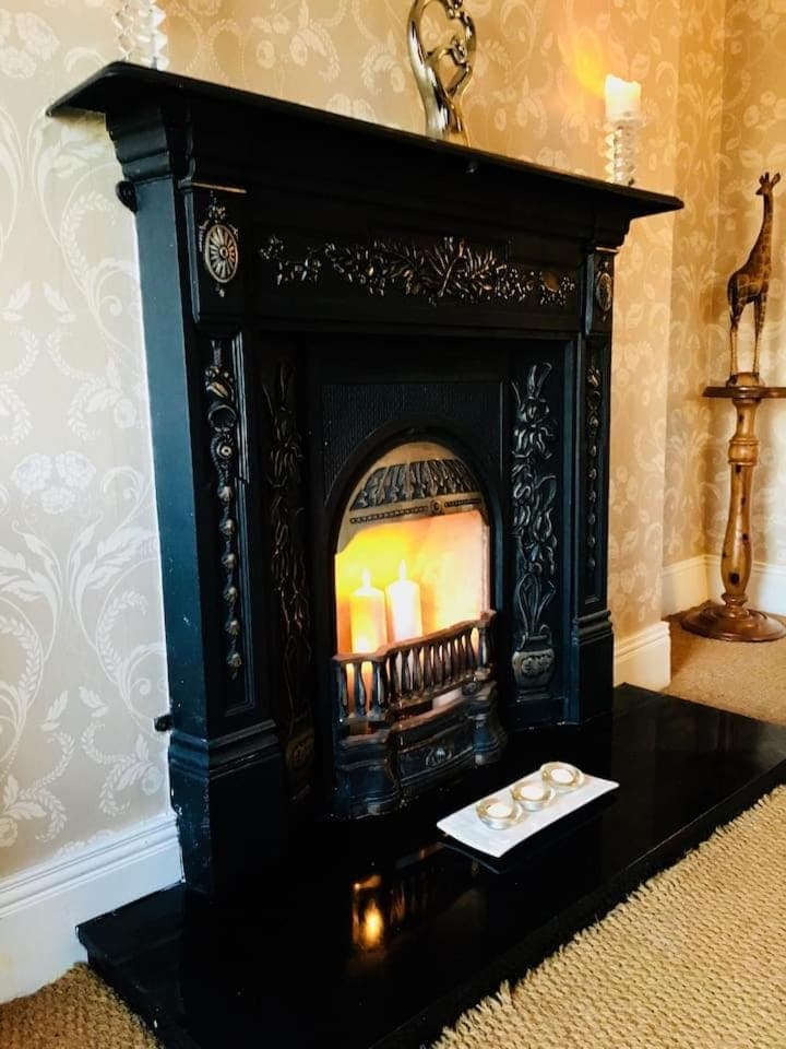 Bedroom, fireplace