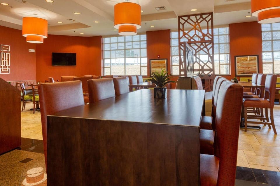 Restaurant/places to eat, Dining area, On site