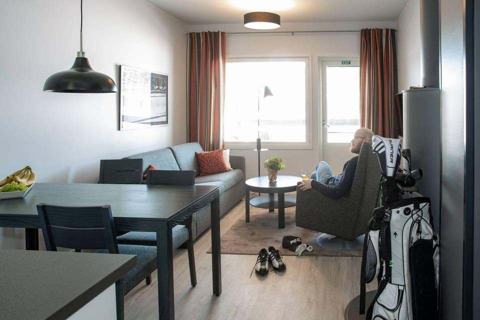 Living room, Seating area, Dining area, Guests