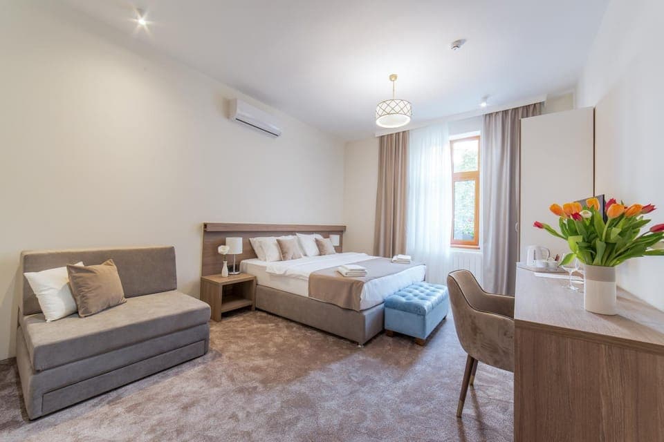 Bed, Quiet street view