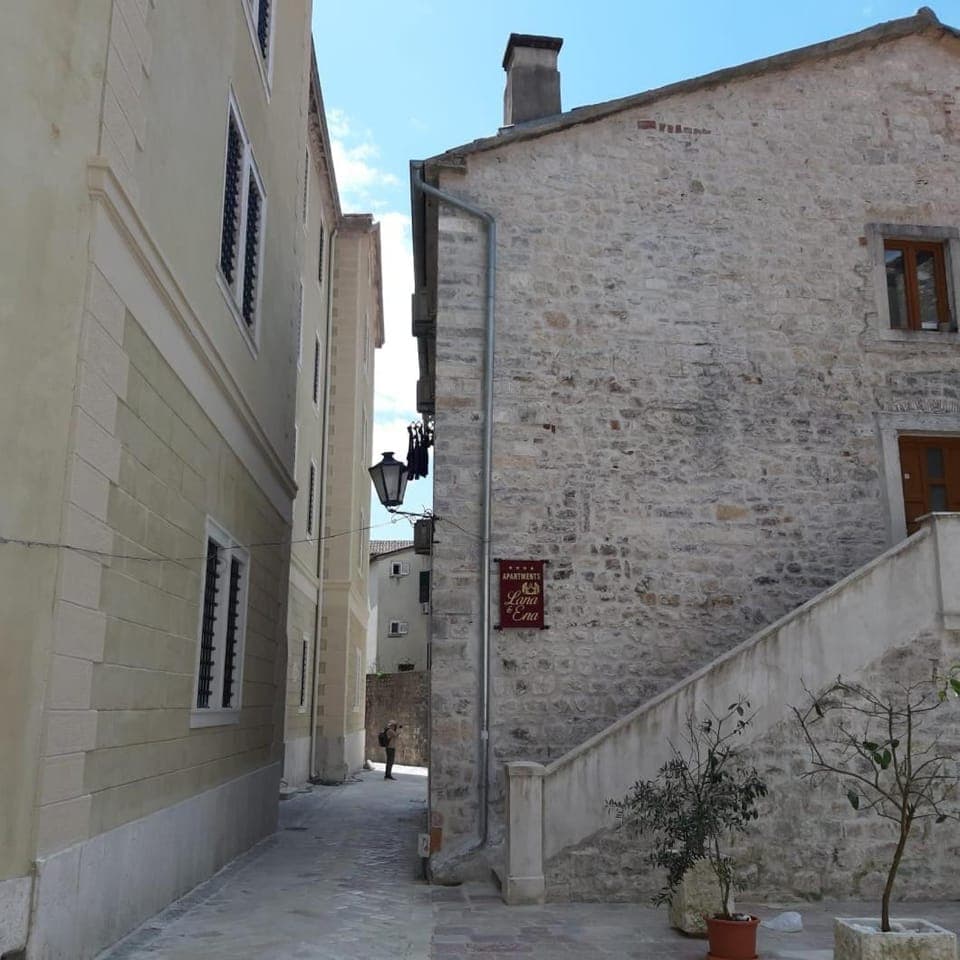 Property building, Facade/entrance