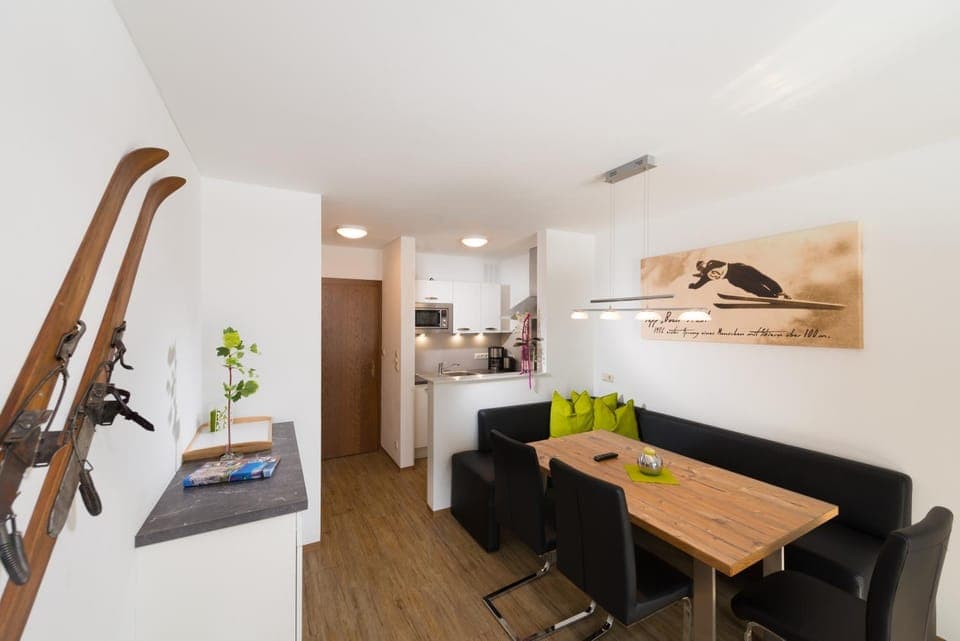 Seating area, Dining area