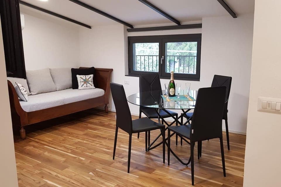 Living room, Seating area, Dining area