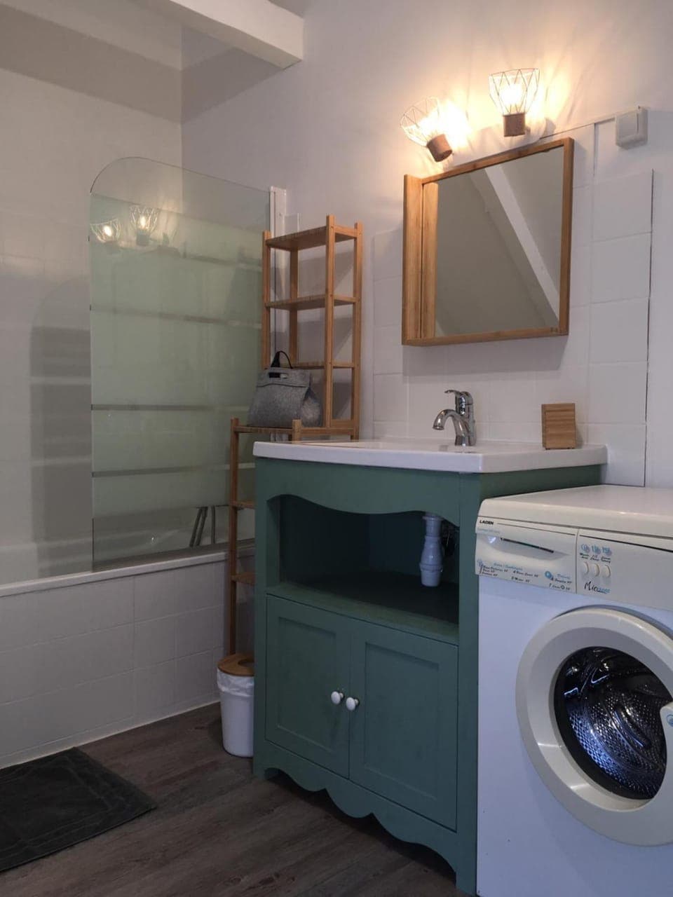 Bathroom, washing machine