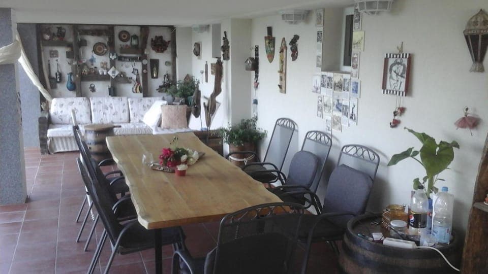 Patio, Area and facilities