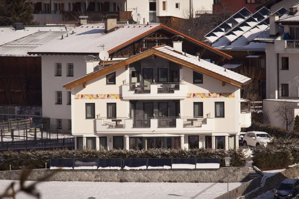 Property building, Winter, On site