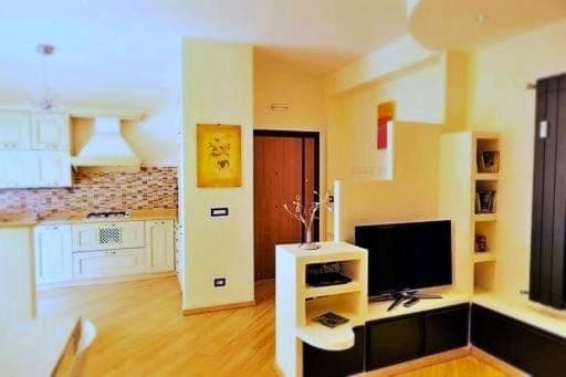 Communal lounge/ TV room, TV and multimedia, Kitchen or kitchenette, Living room, Seating area, Dining area, Communal kitchen