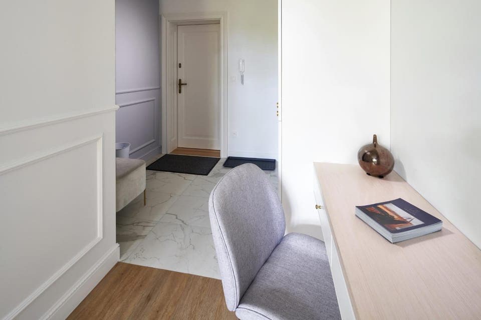 Seating area, Area and facilities