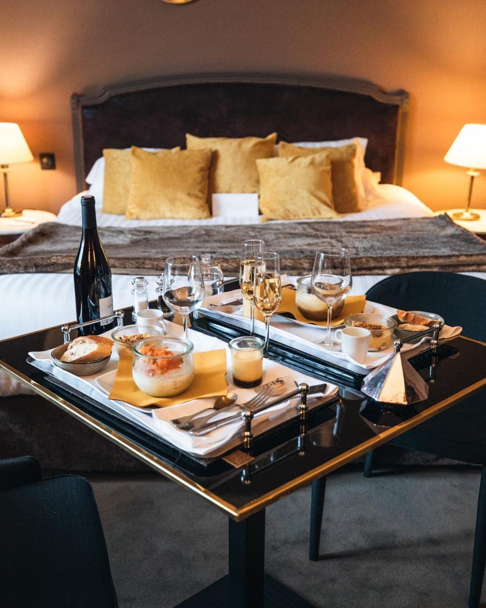 Restaurant/places to eat, Food and drinks, Dining area