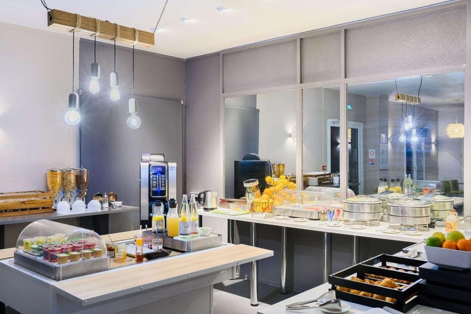 Restaurant/places to eat, Food and drinks, Dining area, On site, Food, Breakfast, Buffet breakfast, Drinks