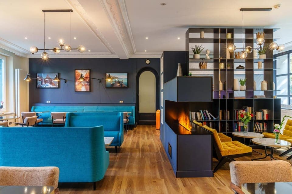 Property building, Seating area, Breakfast, Buffet breakfast, fireplace