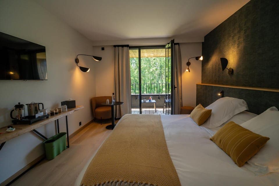 Bed, Balcony/Terrace, Bedroom, Garden view