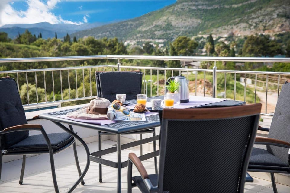 Balcony/Terrace, Mountain view