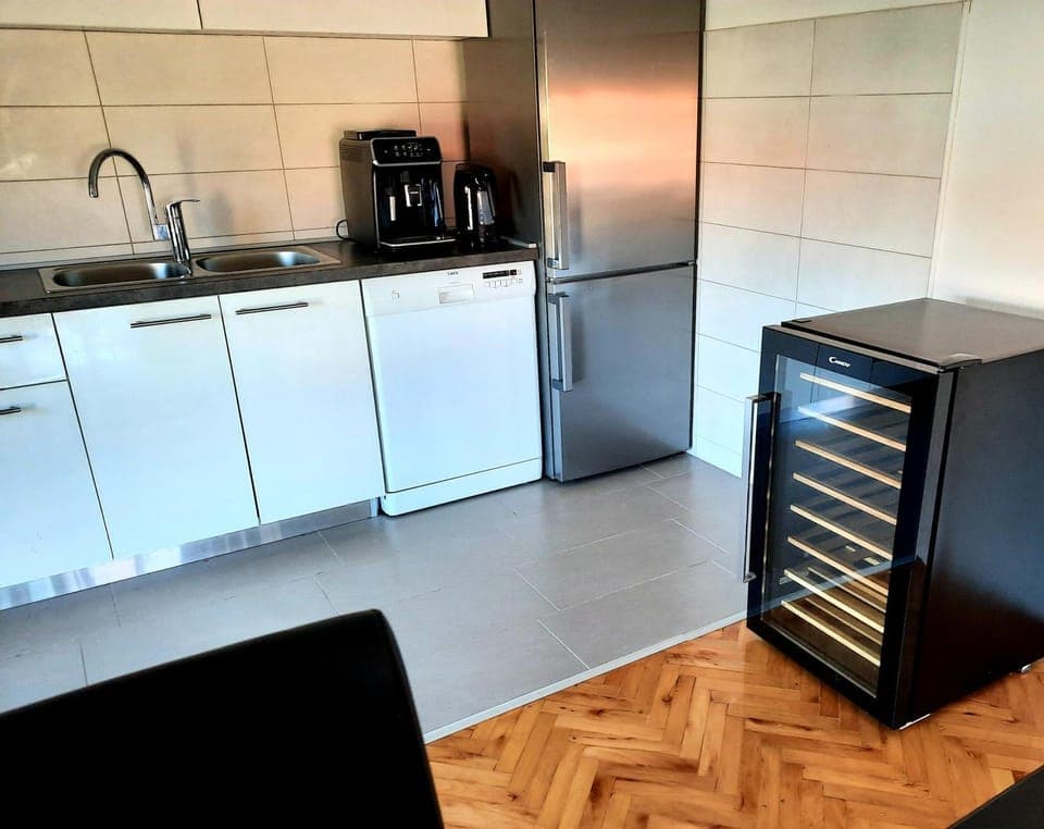 Coffee/tea facilities, Kitchen or kitchenette, Dining area