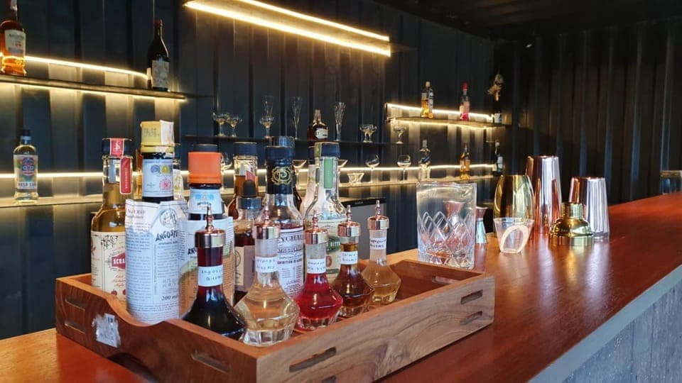 Lounge or bar, Alcoholic drinks