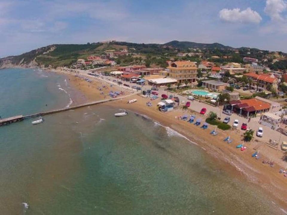 Nearby landmark, Restaurant/places to eat, Off site, Day, Neighbourhood, Natural landscape, Activities, Summer, Fishing, Horse-riding, Snorkeling, Beach, Canoeing, Hiking, Cycling, Diving, Area and facilities, Supermarket/grocery shop, Shopping Area, Swimming pool