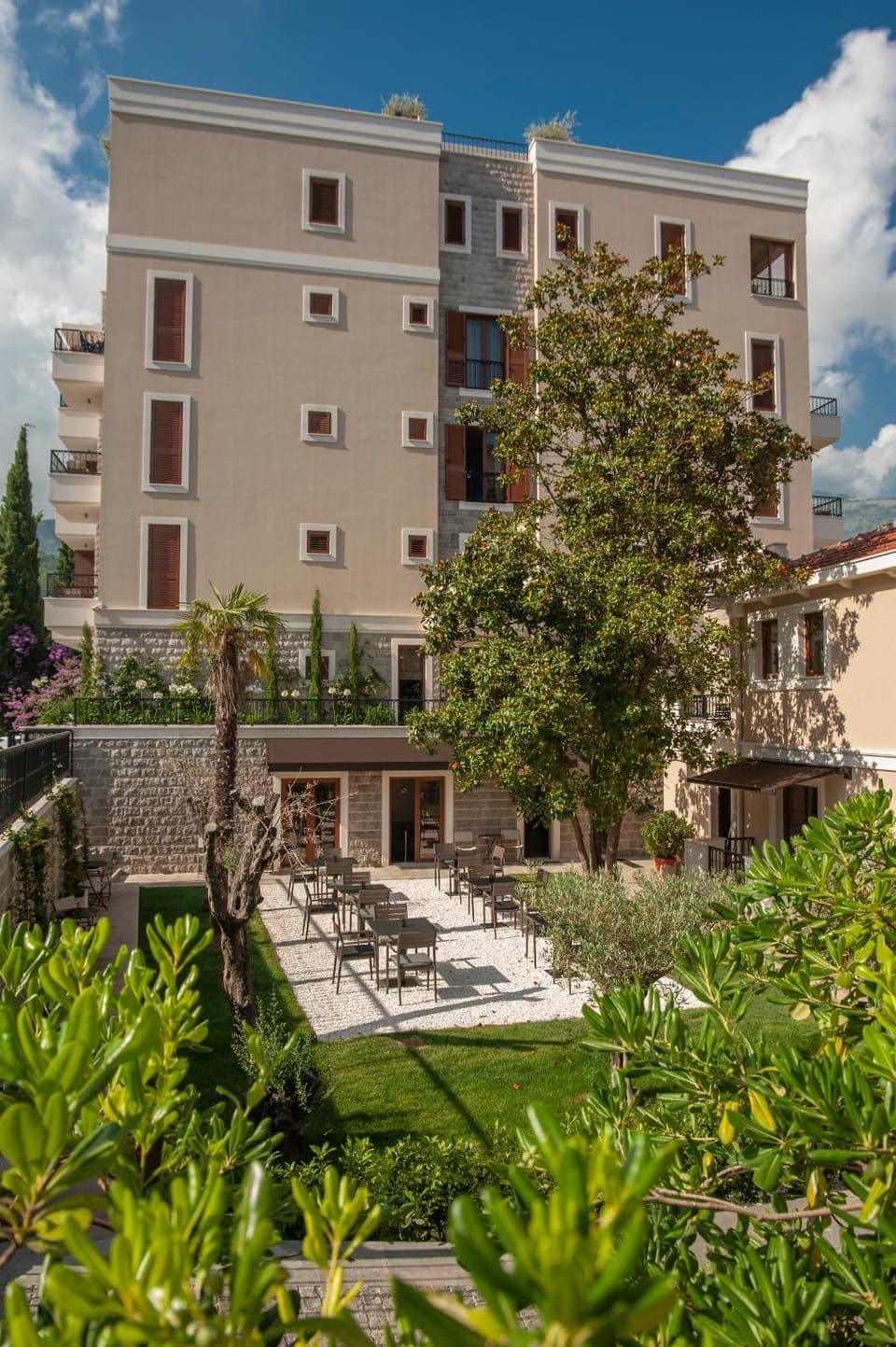 Property building, Neighbourhood, Garden