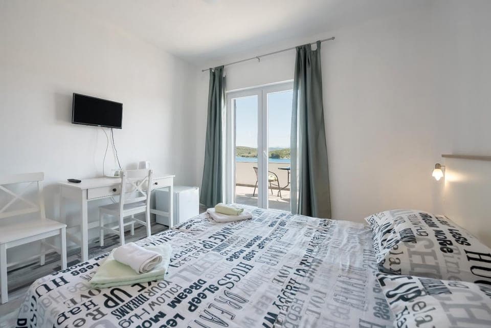 Bed, View (from property/room)