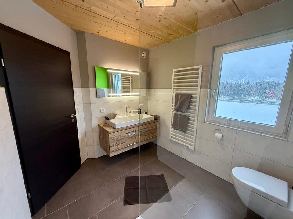 Toilet, Bathroom, towels