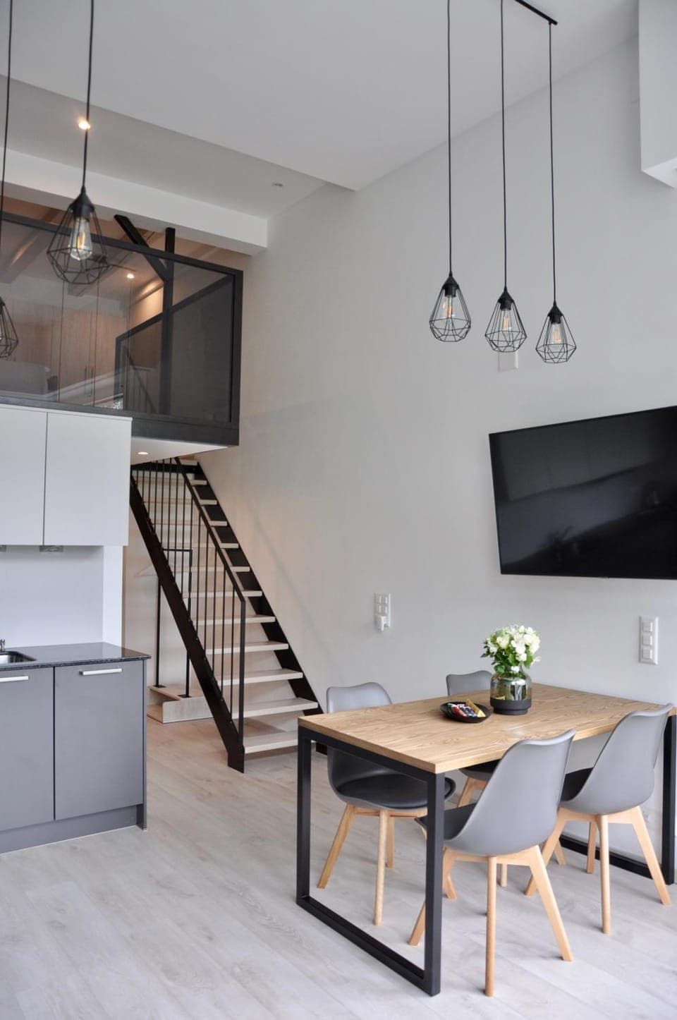 TV and multimedia, Living room, Seating area, Dining area