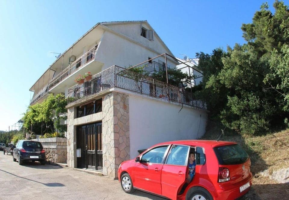 Property building, Patio, Facade/entrance