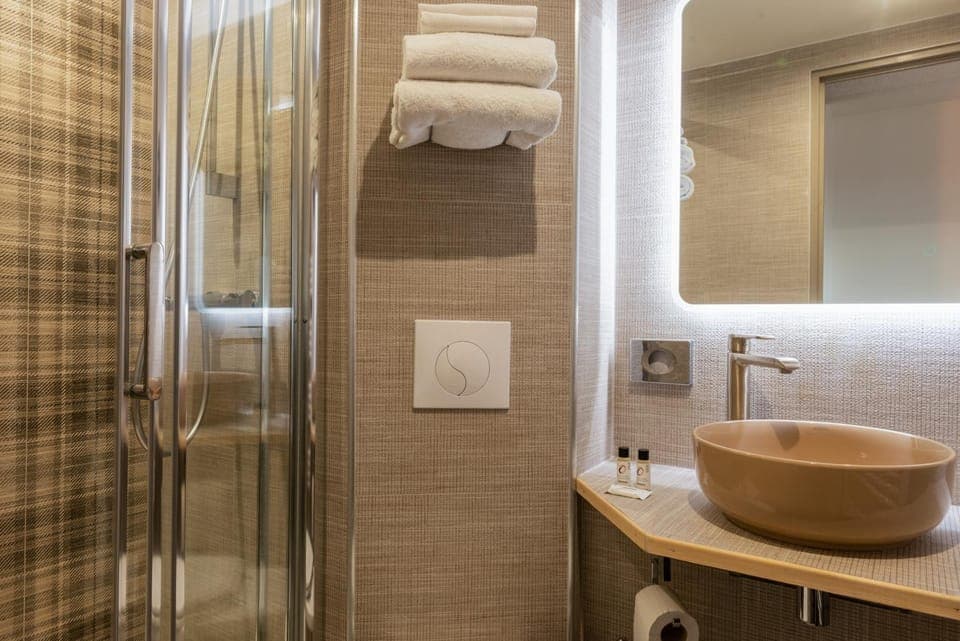 Shower, Bathroom, Bedroom