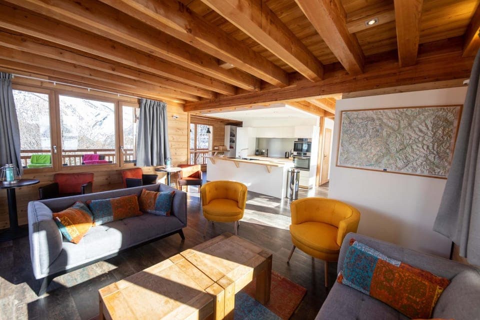 Living room, Seating area