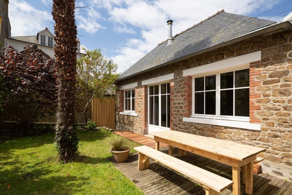 Property building, Patio, Garden