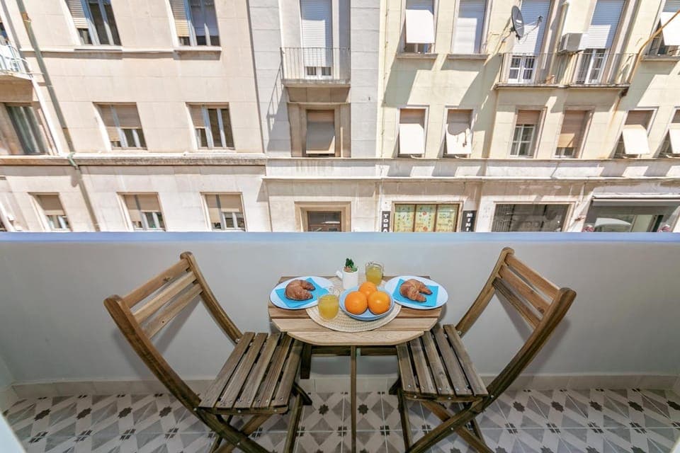 Balcony/Terrace, Balcony/Terrace, Decorative detail, Decorative detail, Seating area, Dining area, City view, Landmark view, Street view