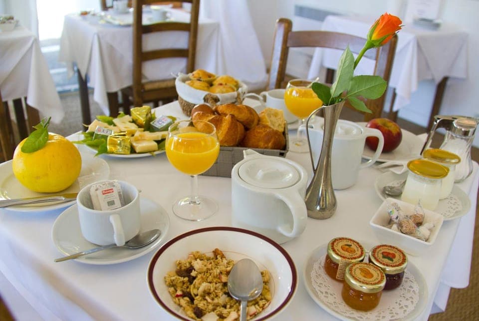 Food and drinks, Food, Breakfast, Continental breakfast