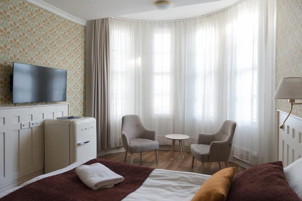 Bed, TV and multimedia
