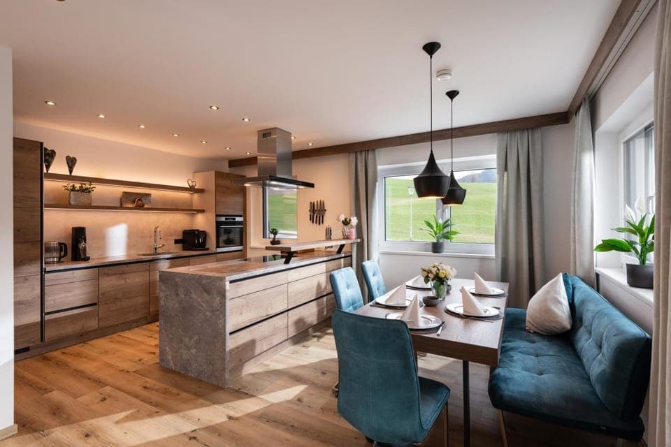 Kitchen or kitchenette, Seating area, Dining area